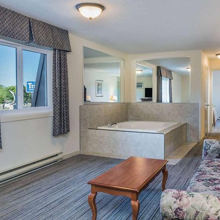 Travelodge By Wyndham גאנאנוק מראה חיצוני תמונה