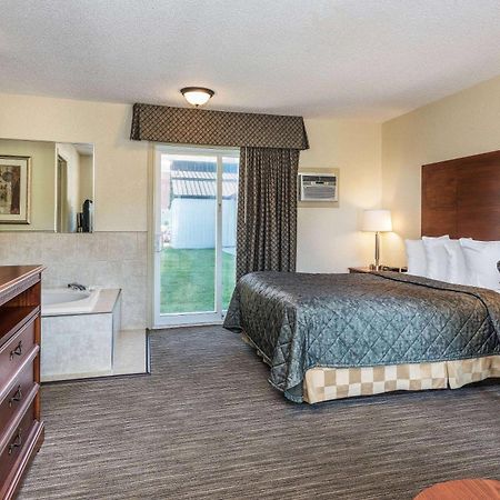 Travelodge By Wyndham גאנאנוק מראה חיצוני תמונה