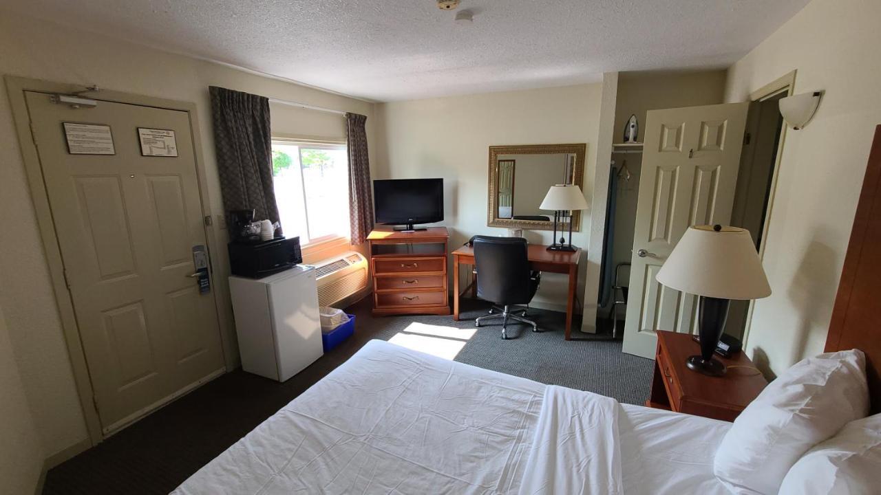 Travelodge By Wyndham גאנאנוק מראה חיצוני תמונה