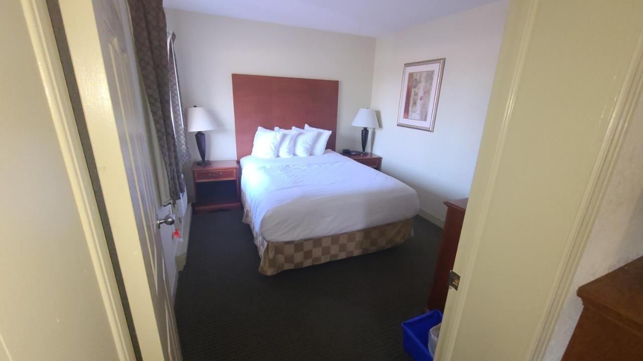 Travelodge By Wyndham גאנאנוק מראה חיצוני תמונה
