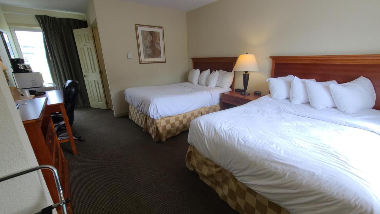 Travelodge By Wyndham גאנאנוק מראה חיצוני תמונה