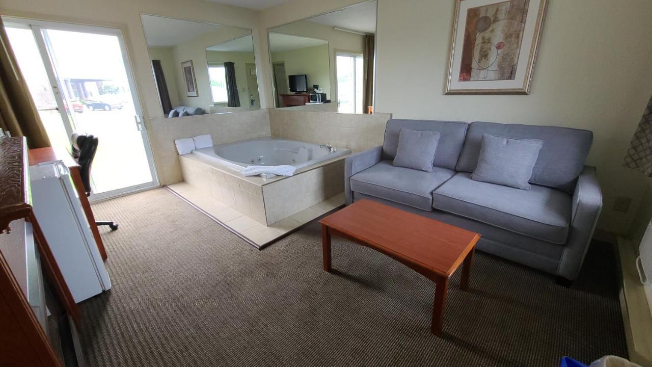 Travelodge By Wyndham גאנאנוק מראה חיצוני תמונה