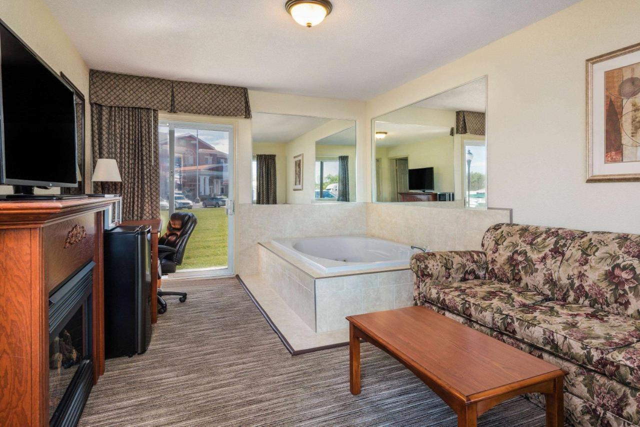 Travelodge By Wyndham גאנאנוק מראה חיצוני תמונה